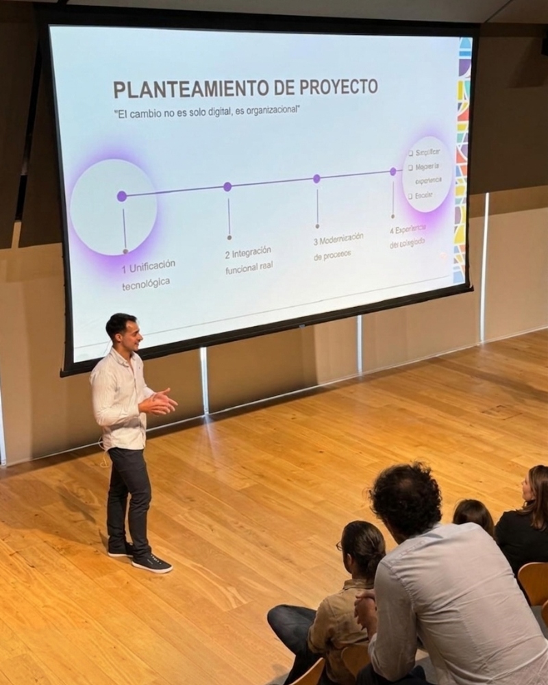 Antonio Luis Leiva durante una ponencia